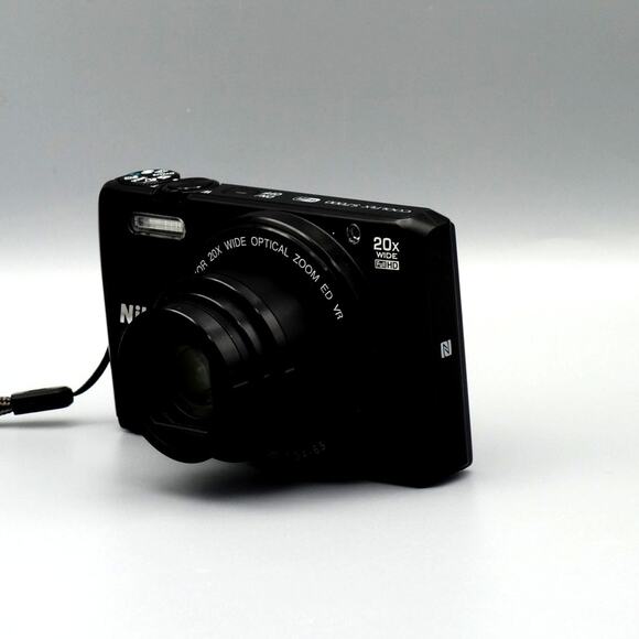 Nikon Coolpix s7000 Digital Camera - Picture 3 of 8